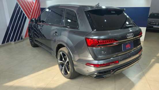 AUDI-Q7-2022