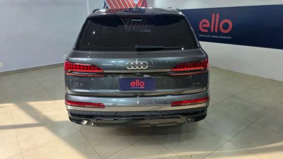 AUDI-Q7-2022