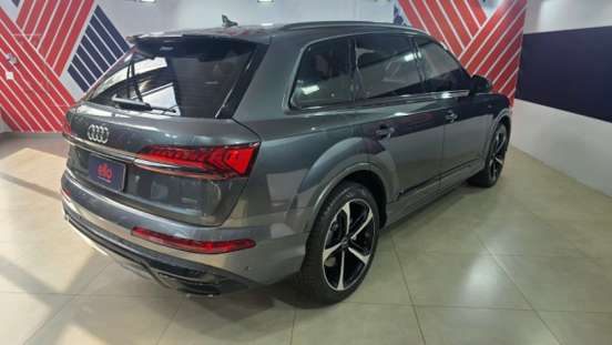 AUDI-Q7-2022