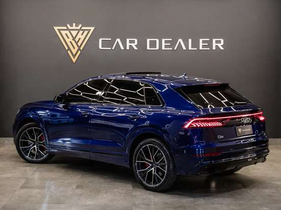 AUDI-Q8-2020