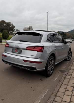 AUDI-Q5-2019