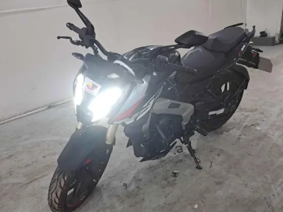 BAJAJ DOMINAR NS400Z 