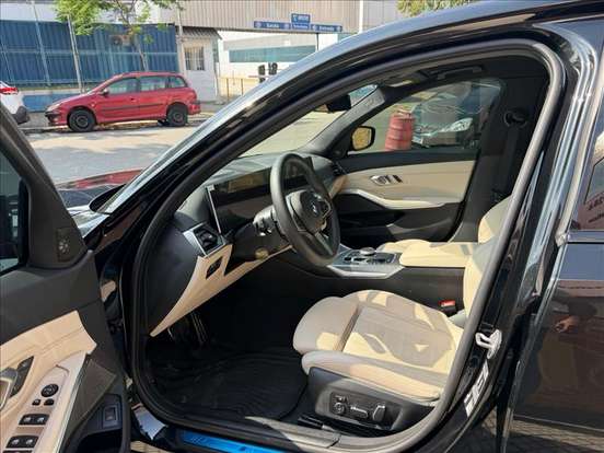 BMW-320i-2024