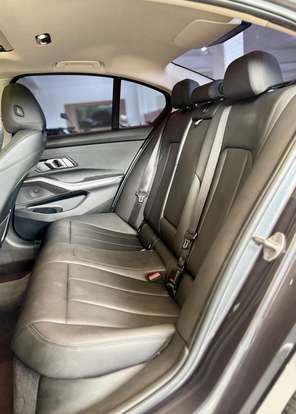 BMW-320i-2020
