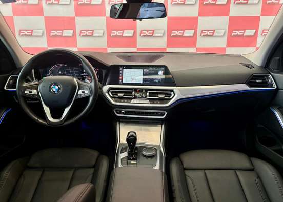 BMW-320i-2020