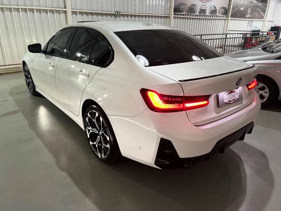 BMW-330e-2.0 16V TURBO HÍBRIDO M SPORT AUTOMÁTICO BMW-330e-2024