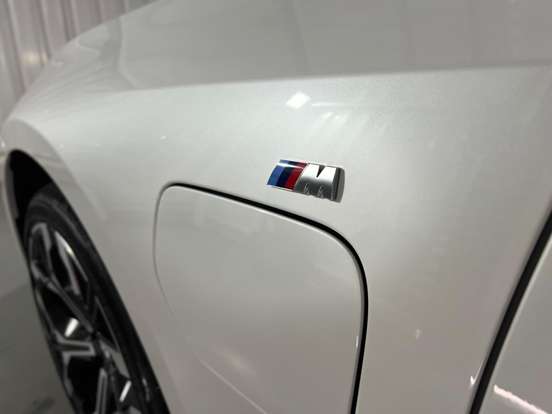 BMW-330e-2024