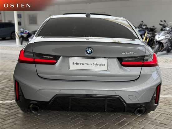 BMW-330e-2025