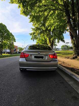 BMW-320i-2009