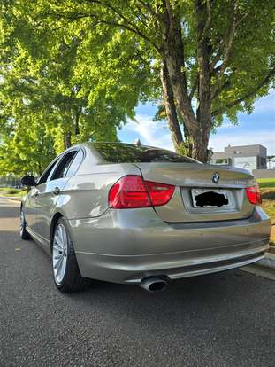 BMW-320i-2009