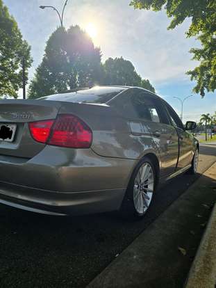 BMW-320i-2009
