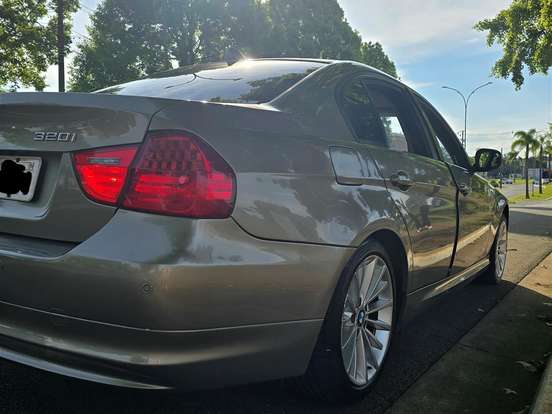 BMW-320i-2.0 16V GASOLINA 4P AUTOMÁTICO BMW-320i-2009