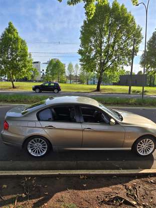 BMW-320i-2009