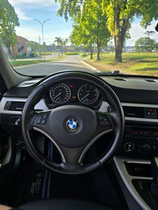 BMW-320i-2009