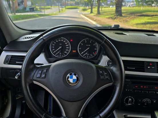 BMW-320i-2.0 16V GASOLINA 4P AUTOMÁTICO BMW-320i-2009