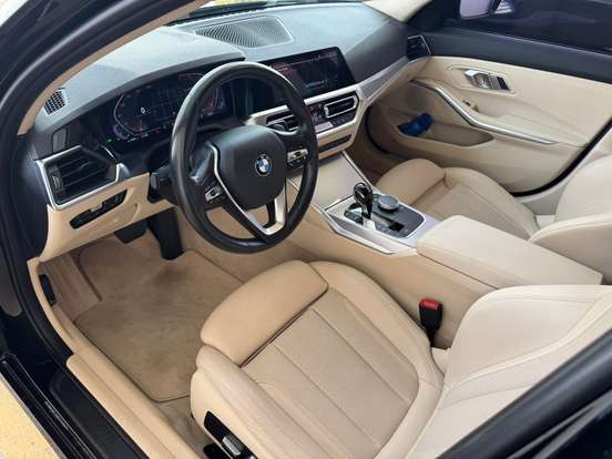 BMW-320i-2022