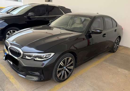 BMW-320i-2022
