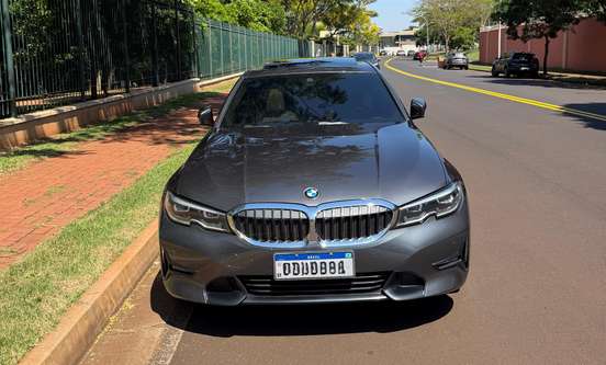 BMW-320i-2021