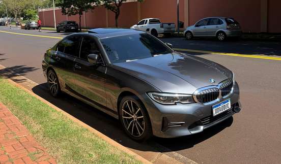 BMW-320i-2021