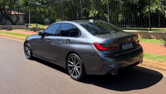 BMW-320i-2021