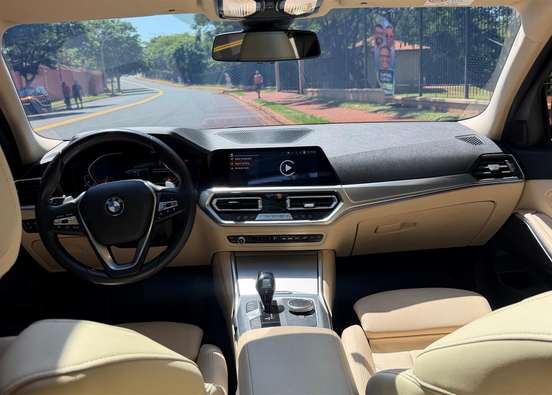 BMW-320i-2021