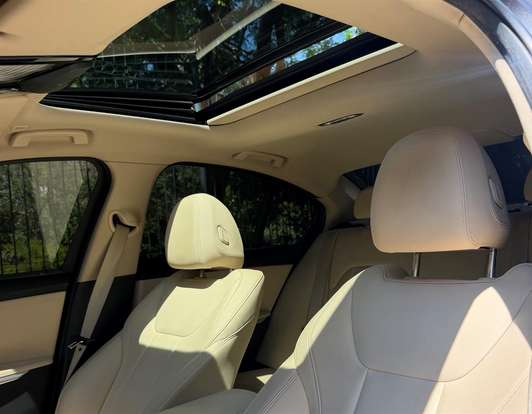 BMW-320i-2021