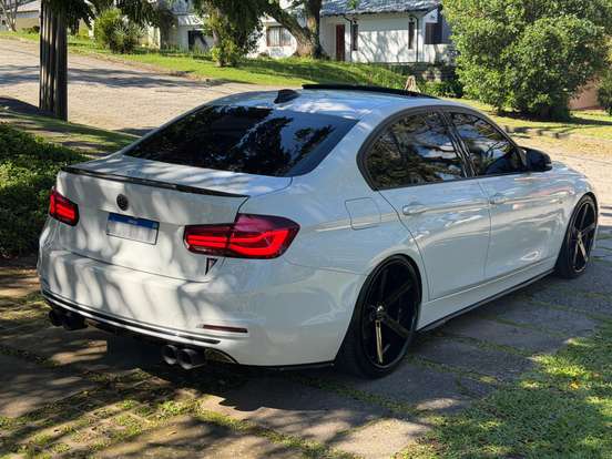 BMW-320i-2017