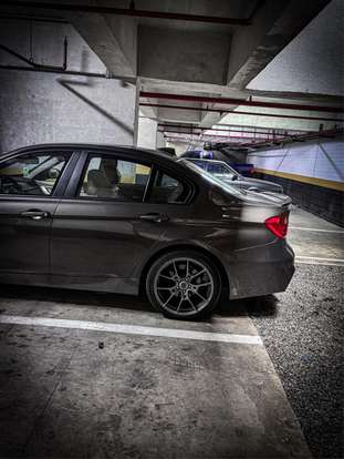 BMW-320i-2012