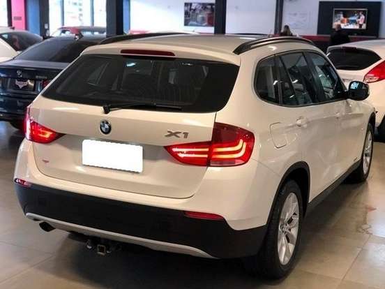 BMW-X1-2011
