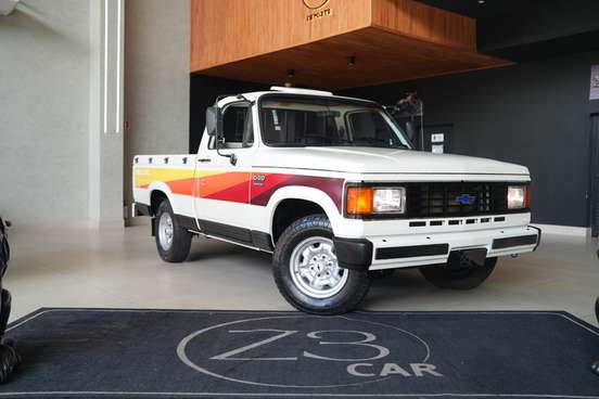 CHEVROLET-D20-1988