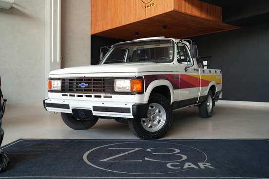 CHEVROLET-D20-1988
