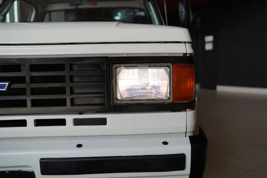 CHEVROLET-D20-1988