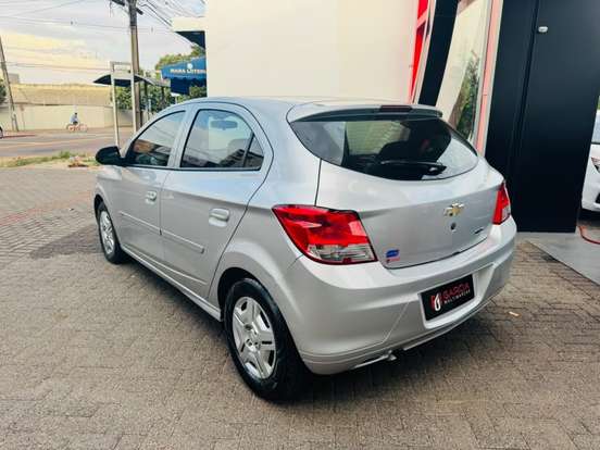 CHEVROLET-ONIX-2016