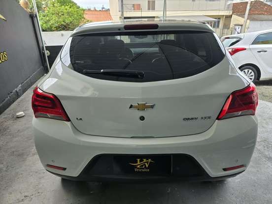 CHEVROLET-ONIX-2016
