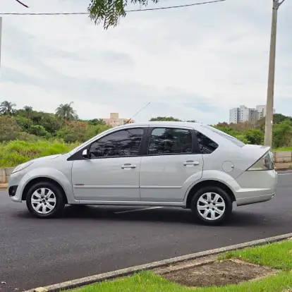 FORD-FIESTA-2011