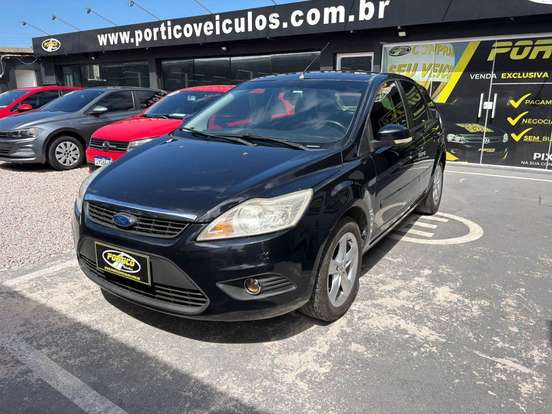 FORD-FOCUS-2010