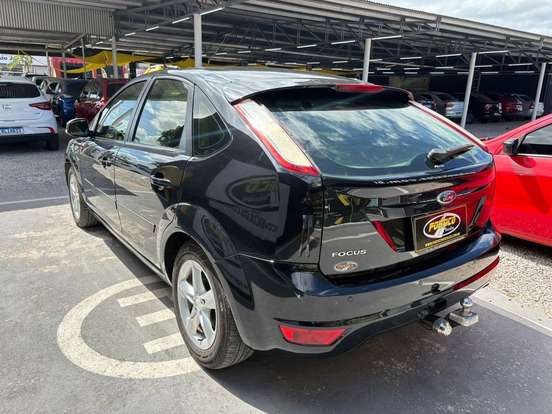 FORD-FOCUS-2010