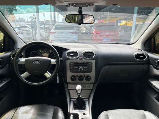 FORD-FOCUS-2010