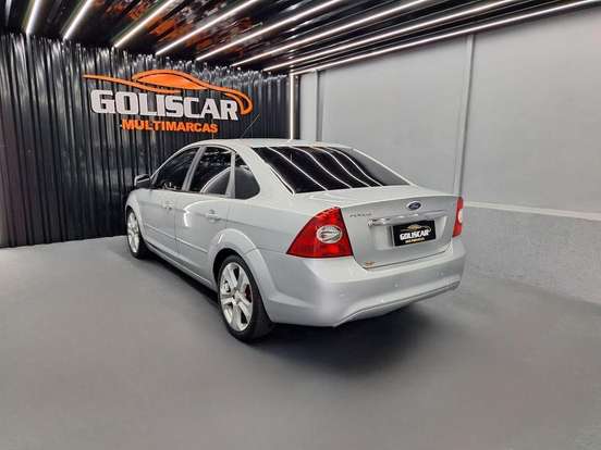 FORD-FOCUS-2011