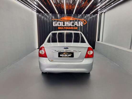 FORD-FOCUS-2011