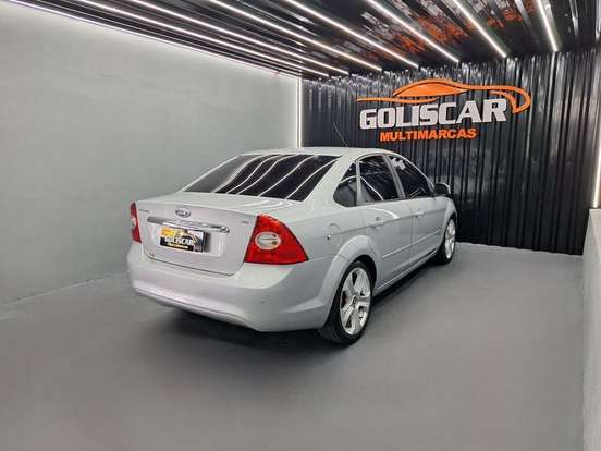 FORD-FOCUS-2011