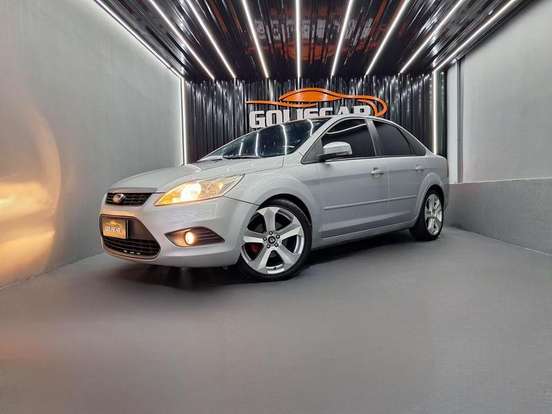 FORD-FOCUS-2011