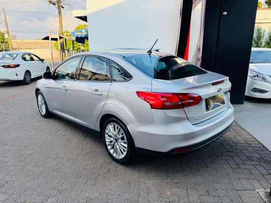 FORD-FOCUS-2.0 SE PLUS FASTBACK 16V FLEX 4P POWERSHIFT FORD-FOCUS-2017