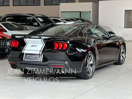 FORD-MUSTANG-2024