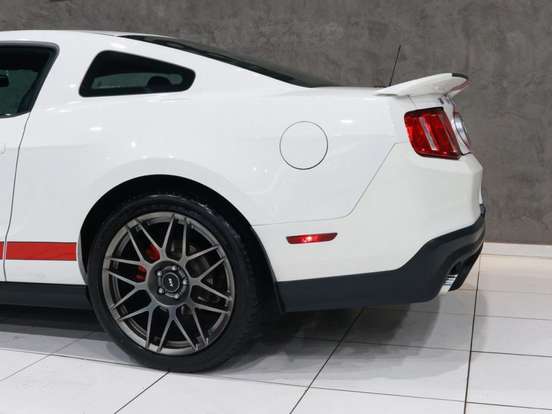 FORD-MUSTANG-2011