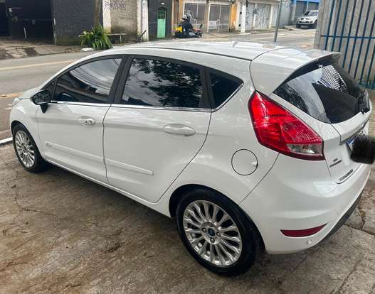 FORD-FIESTA-2015