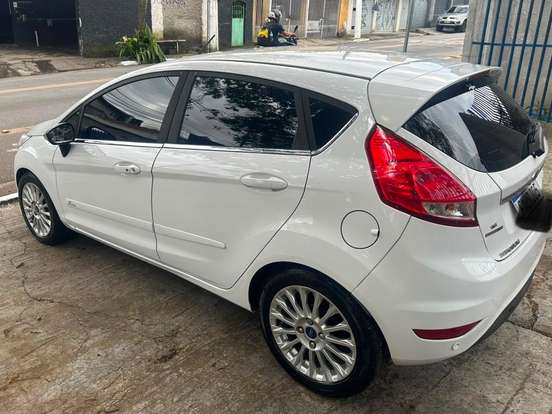 FORD-FIESTA-1.6 TITANIUM HATCH 16V FLEX 4P POWERSHIFT FORD-FIESTA-2015