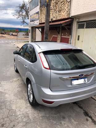 FORD-FOCUS-2010