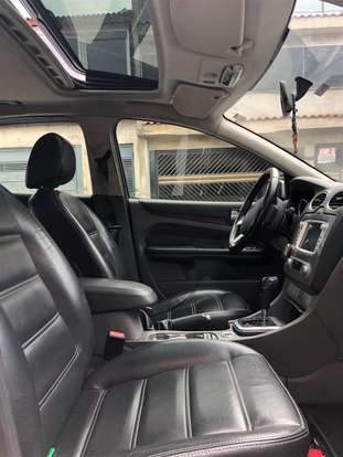 FORD-FOCUS-2010