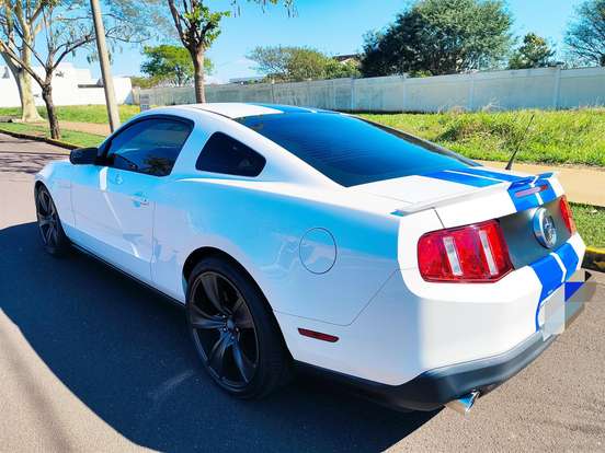 FORD-MUSTANG-2011